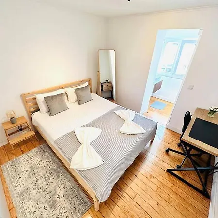 Center Flat For 6 Pp Lisbon