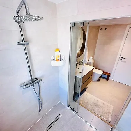 Apartment Center Flat For 6 Pp